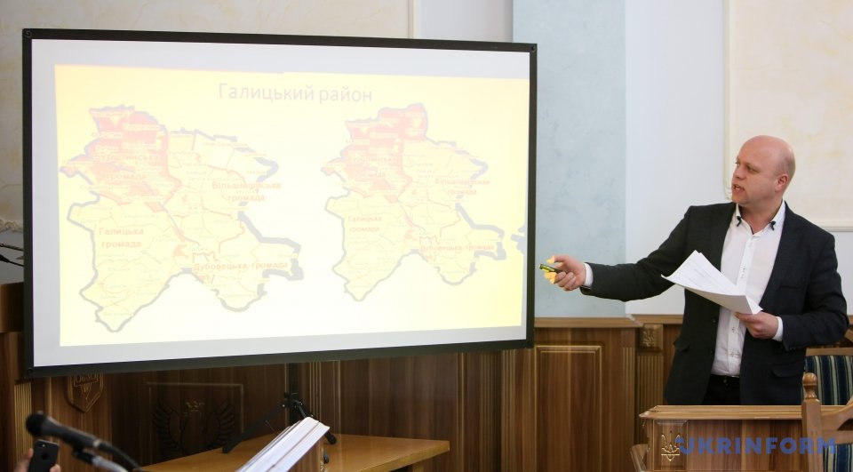 По его словам, злоупотребления Перспективным планом создания ОТГ уже наблюдается в Киевской, Полтавской, Закарпатской, Николаевской и Львовской областях