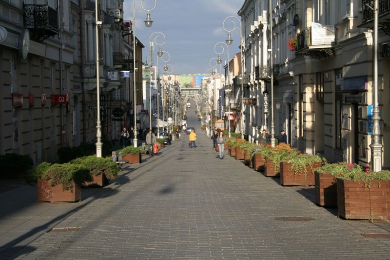 Главная, представительная улица в центре города Кельце не была сформирована до второго десятилетия 19-го века - поэтому она не является одной из старейших улиц старого города